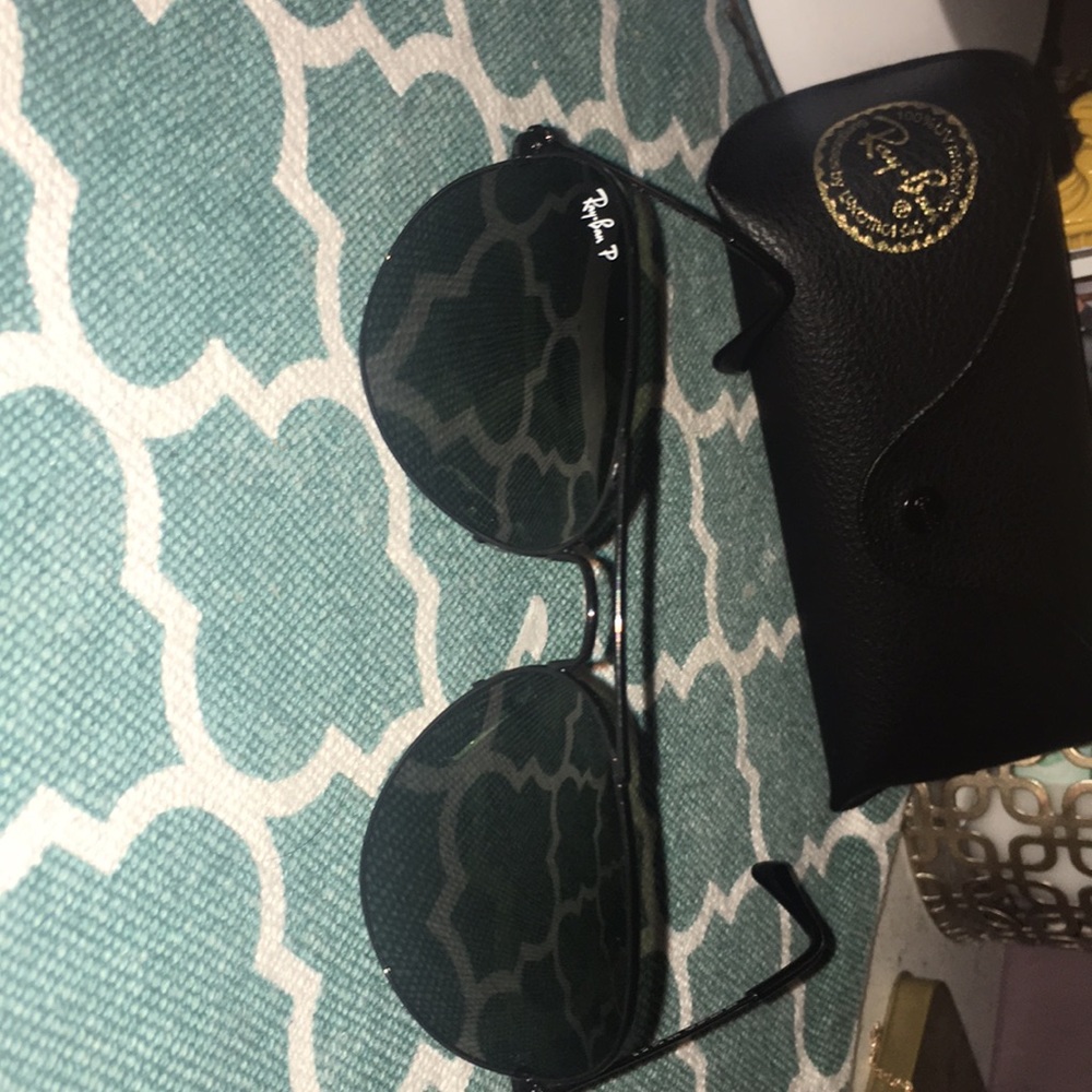 Black aviator ray bans!